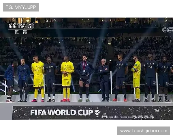 欧洲世界杯直播足球赛现场气氛热烈，感受足球盛宴的激情